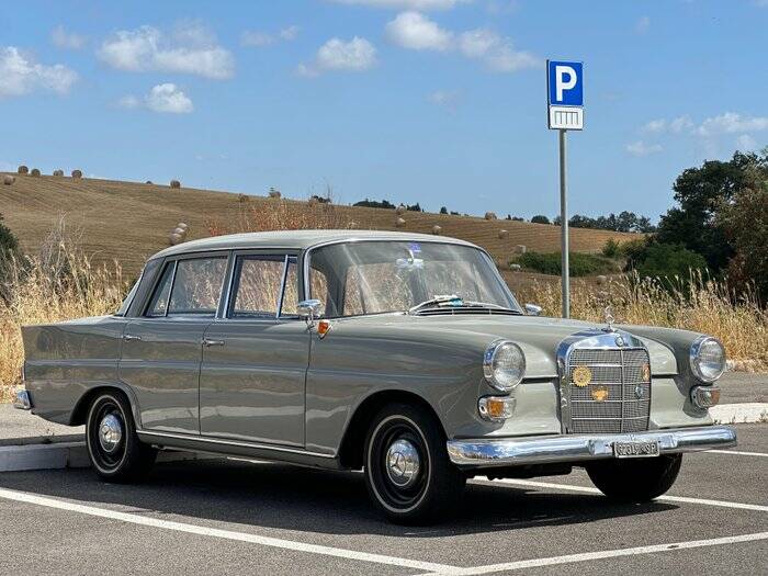 Image 1/7 of Mercedes-Benz 190 c (1963)