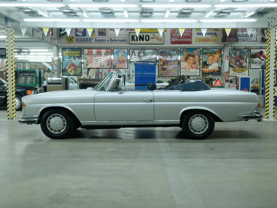 Image 3/50 of Mercedes-Benz 280 SE 3,5 (1970)