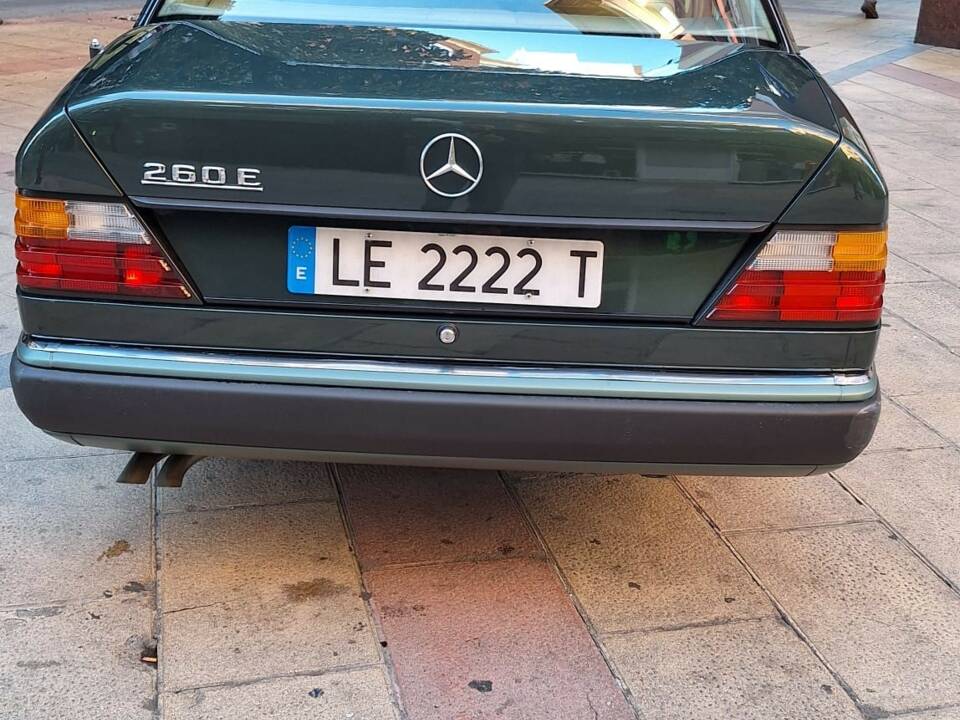 Immagine 9/12 di Mercedes-Benz 260 E (1988)