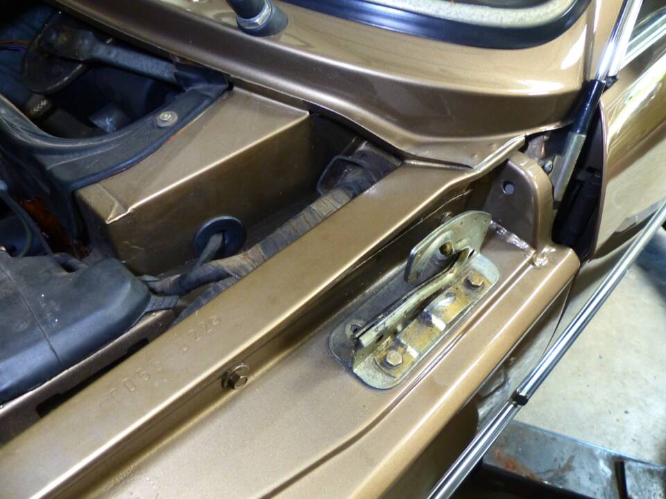 Image 69/76 of BMW 323i (1982)