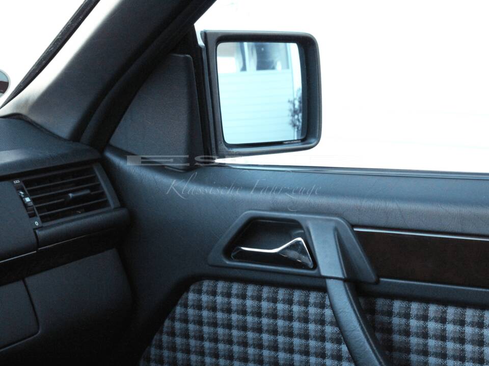 Bild 17/31 von Mercedes-Benz E 200 (1996)