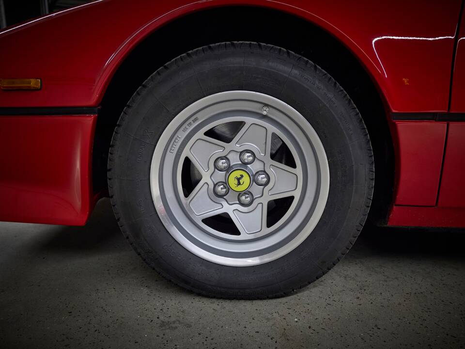 Image 26/97 of Ferrari 308 GTB Quattrovalvole (1983)