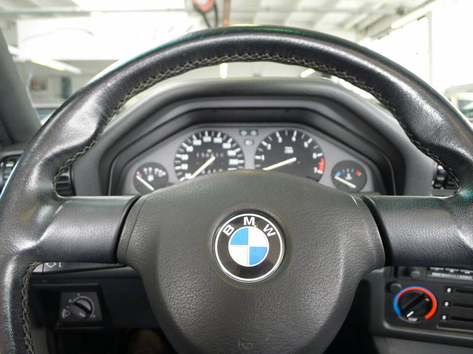Image 37/37 of BMW 325i (1991)