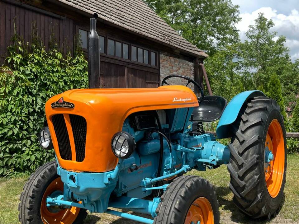 Image 30/52 of Lamborghini 2R (1965)