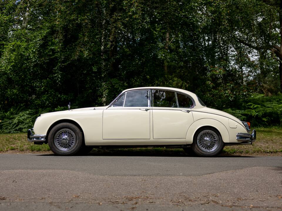 Image 27/50 de Jaguar Mk II 2.4 (1967)
