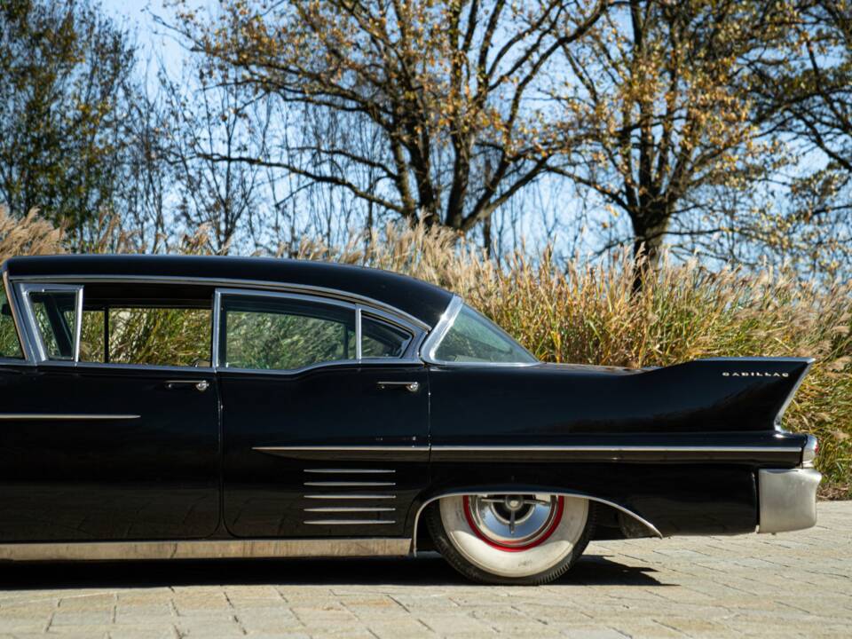 Image 30/50 of Cadillac 60 Special Fleetwood Coupe (1958)