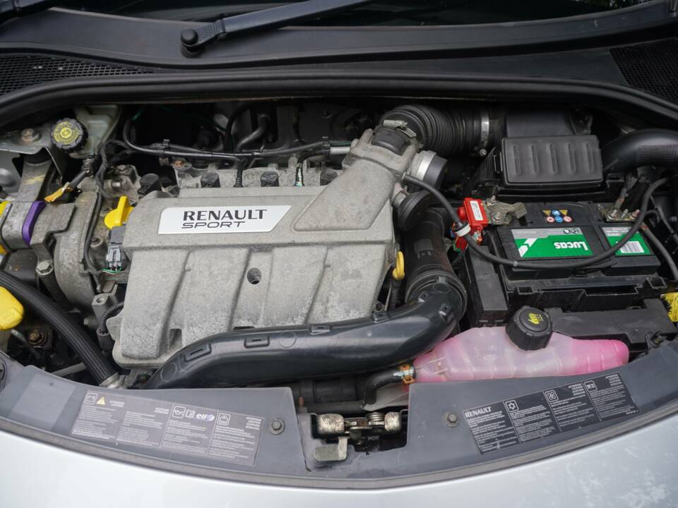Bild 16/18 von Renault Clio Gordini R.S. (2010)