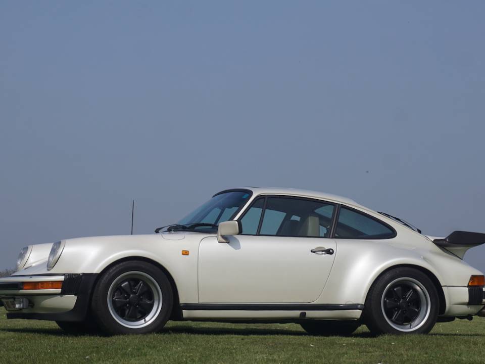 Bild 1/44 von Porsche 911 Turbo 3.3 (1983)