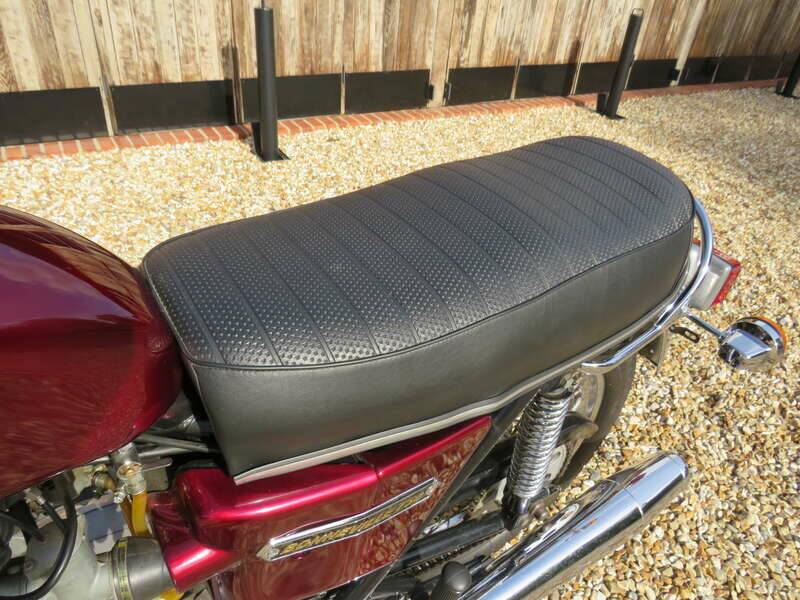 Image 17/44 of Triumph DUMMY (1976)