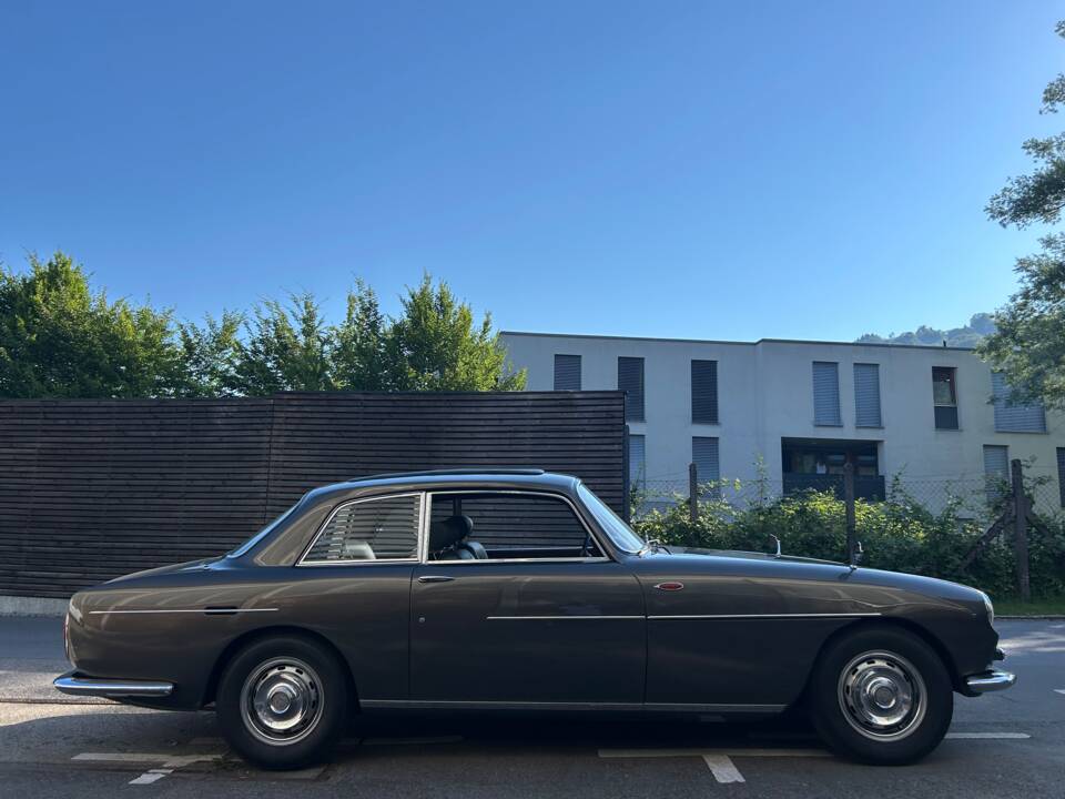 Image 4/34 of Bristol 411 Mk. I (1970)