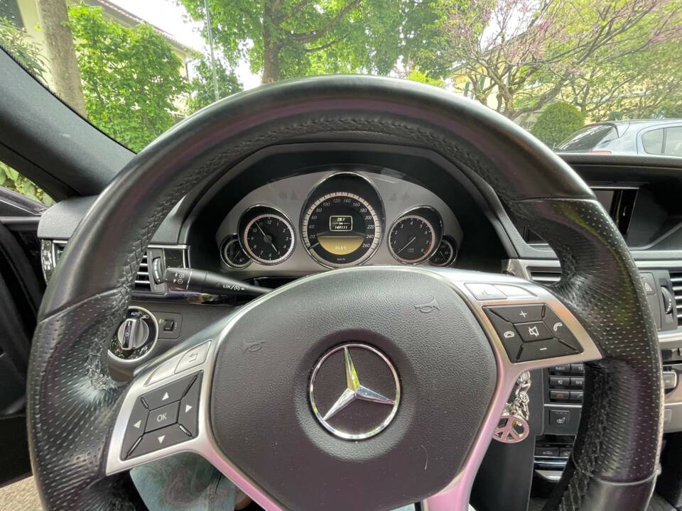 Bild 12/16 von Mercedes-Benz E 200 Kompressor T (2011)