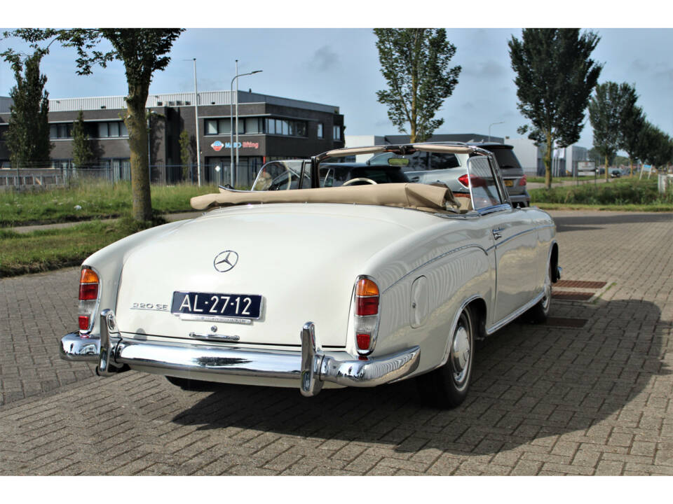 Image 3/35 of Mercedes-Benz 220 SE Cabriolet (1959)