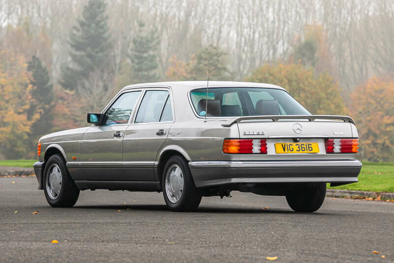 Image 4/50 de Mercedes-Benz 300 SE (1990)