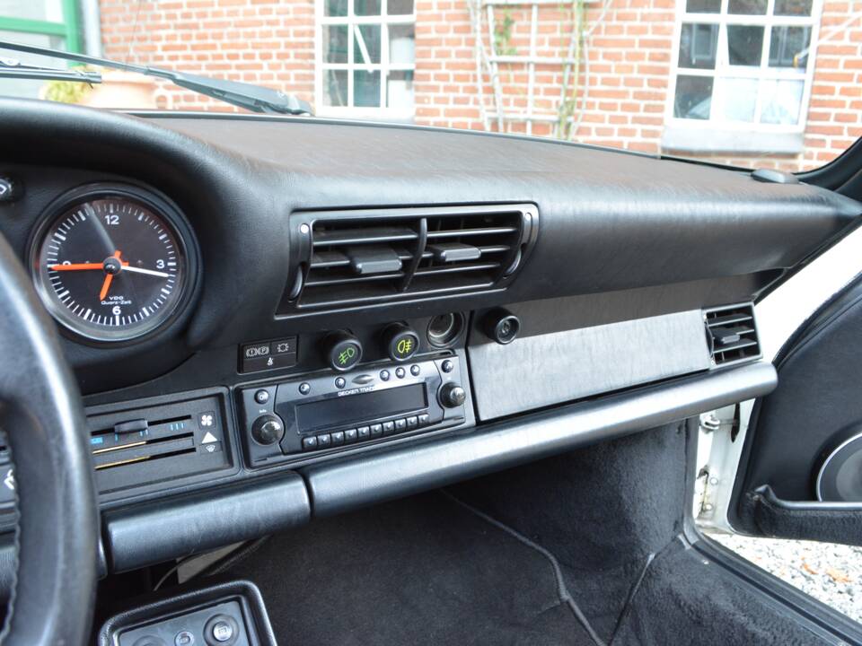 Bild 12/15 von Porsche 911 Carrera 3.2 (1986)