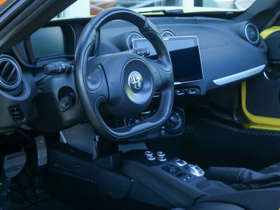 Image 36/50 of Alfa Romeo 4C Spider (2018)