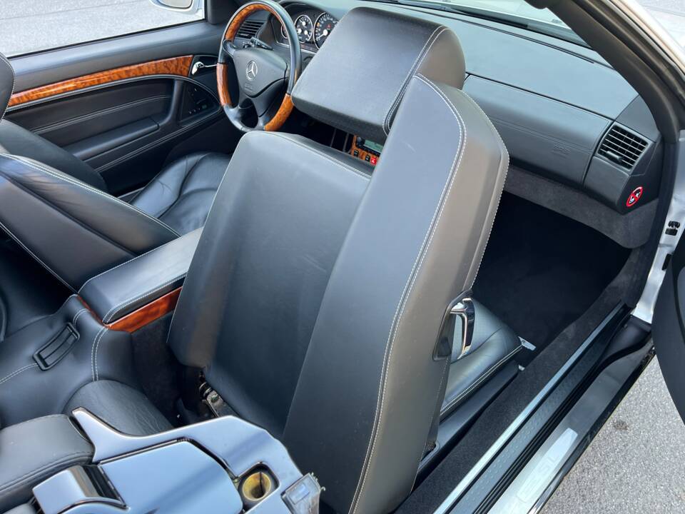 Image 21/91 of Mercedes-Benz SL 320 "Final Edition" (2001)