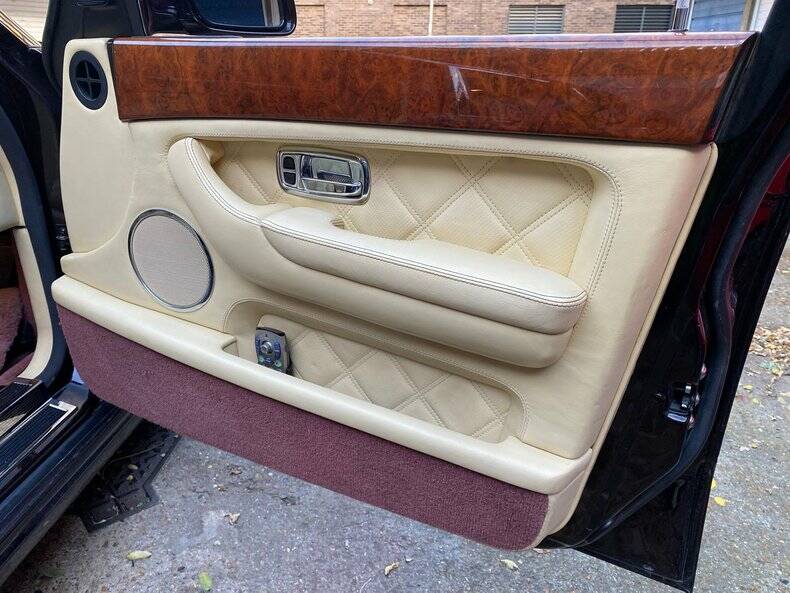 Image 24/50 of Bentley Arnage T (2002)