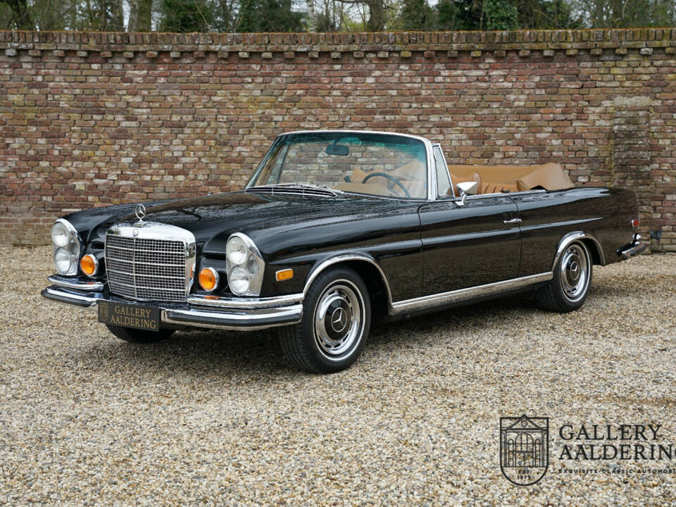 Image 47/50 de Mercedes-Benz 280 SE 3,5 (1971)