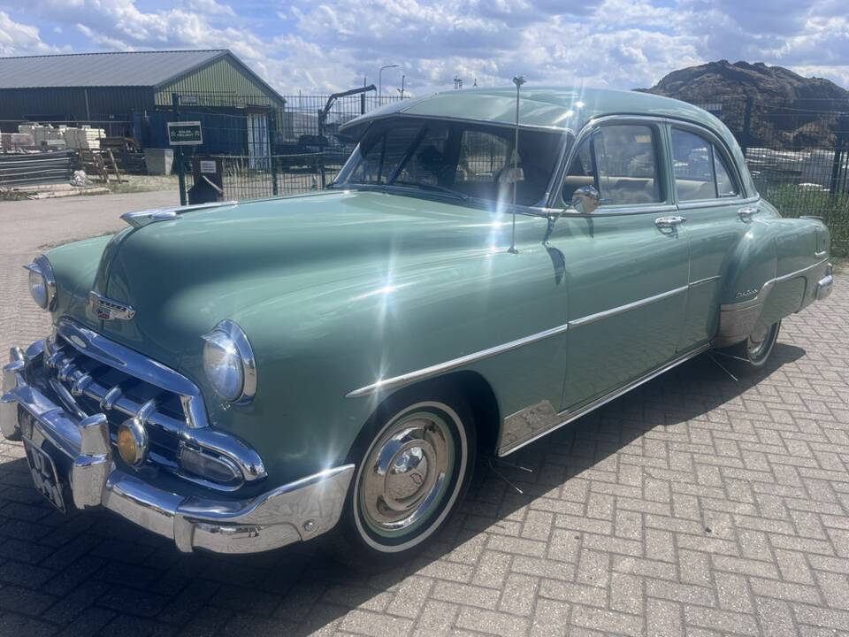 Image 5/8 of Chevrolet Deluxe Styleline (1952)