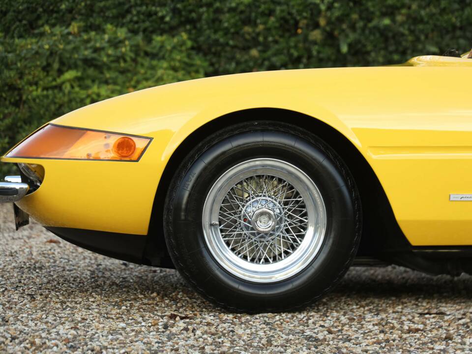 Image 36/50 of Ferrari 365 GTB/4 Daytona (1973)