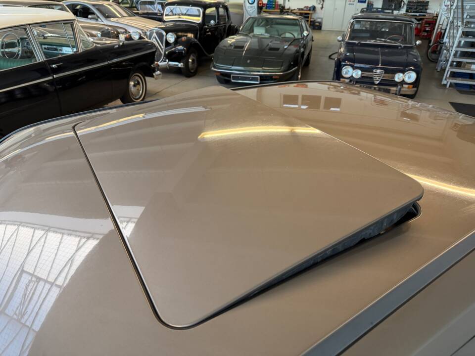 Afbeelding 27/36 van Mercedes-Benz 200 (1988)