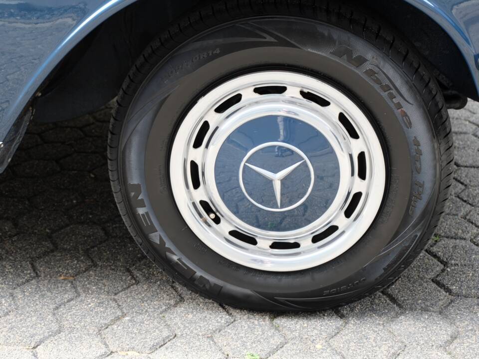 Image 49/76 de Mercedes-Benz 220 S b (1963)