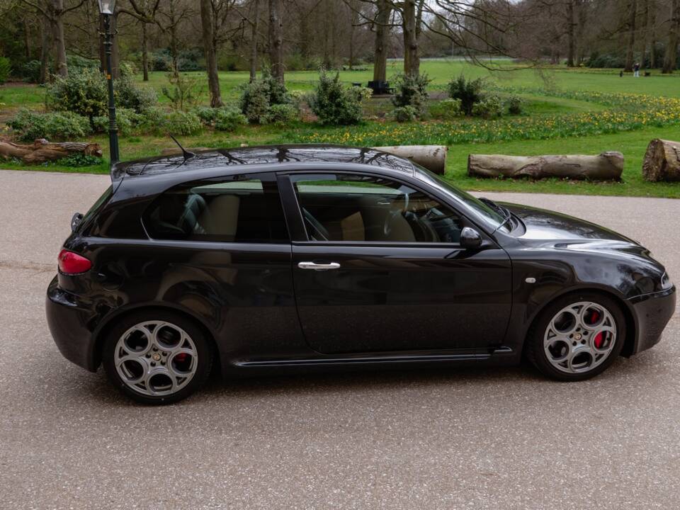 Image 8/60 of Alfa Romeo 147 3.2 GTA (2003)