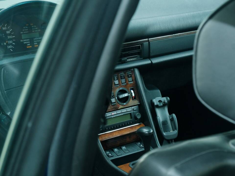 Bild 32/50 von Mercedes-Benz 500 SEL (1990)