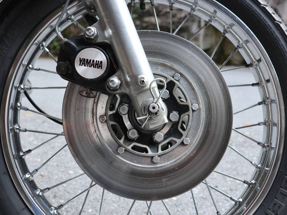 Image 29/33 of Yamaha RD 250 (1976)