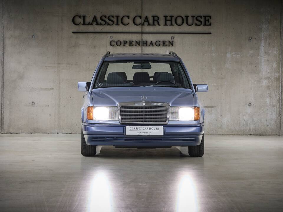 Image 3/100 of Mercedes-Benz 230 TE (1990)