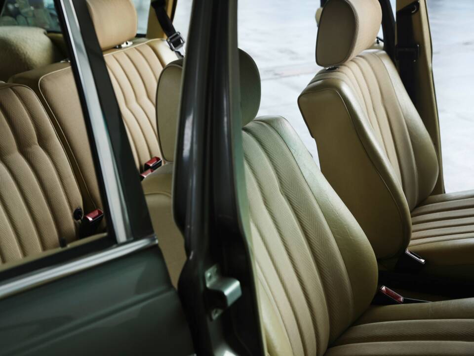 Image 26/49 of Mercedes-Benz 230 TE (1981)