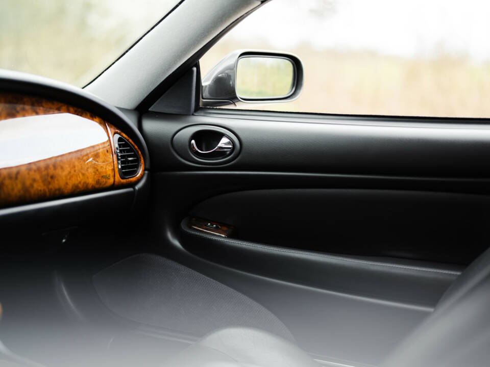 Imagen 30/36 de Jaguar XK8 4.0 (1999)