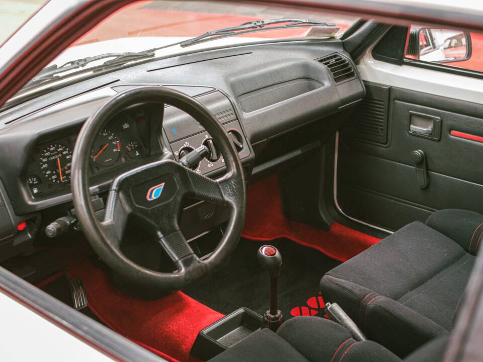 Imagen 16/47 de Peugeot 205 Rallye 1.3 (1989)