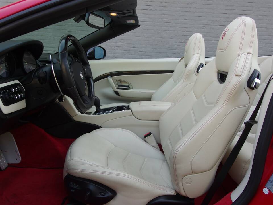 Image 52/99 of Maserati GranCabrio Sport (2015)