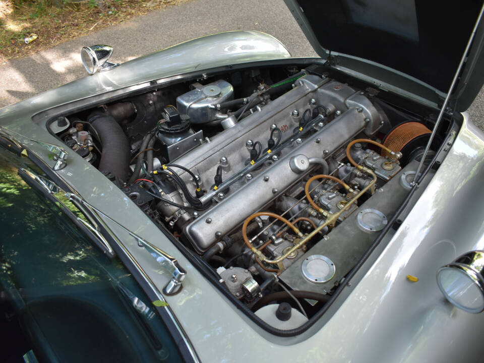 Image 54/71 of Aston Martin DB 6 Vantage (1966)