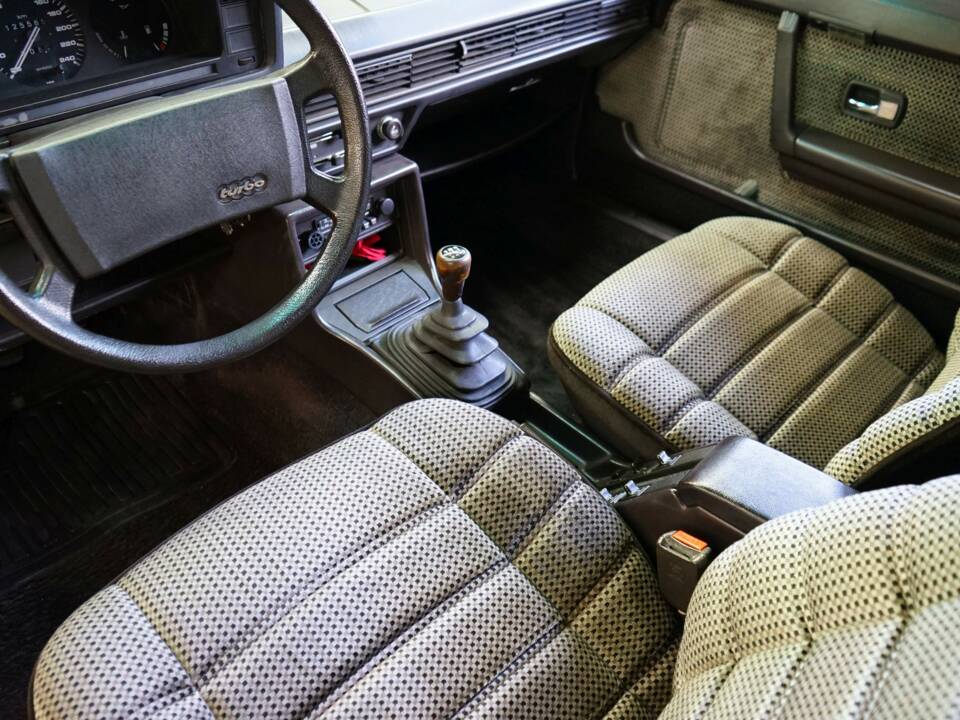 Immagine 32/39 di Audi 200 5T (1982)