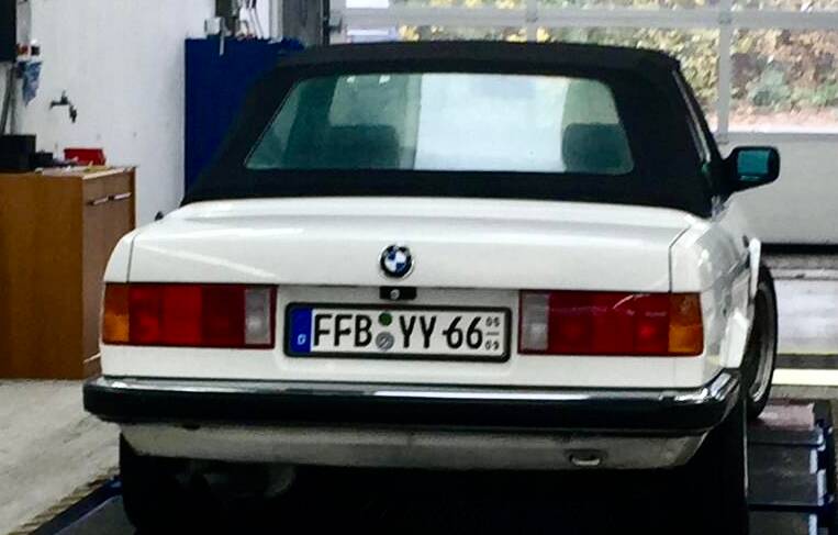 Bild 3/10 von BMW 325i (1987)
