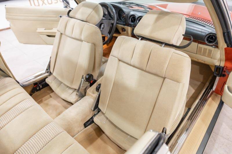 Image 52/89 of Mercedes-Benz 500 SLC (1980)