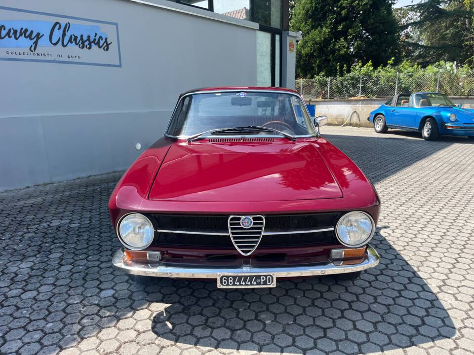 Image 8/17 de Alfa Romeo Giulia GT 1300 Junior (1972)