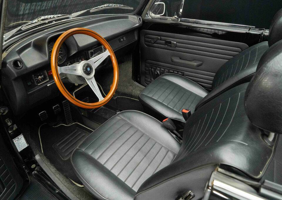 Image 2/8 of Volkswagen Beetle 1303 (1976)