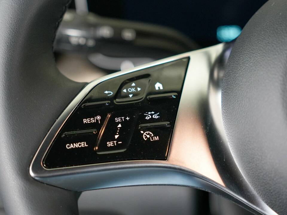 Image 28/50 de Mercedes-Benz V 300 d (2025)