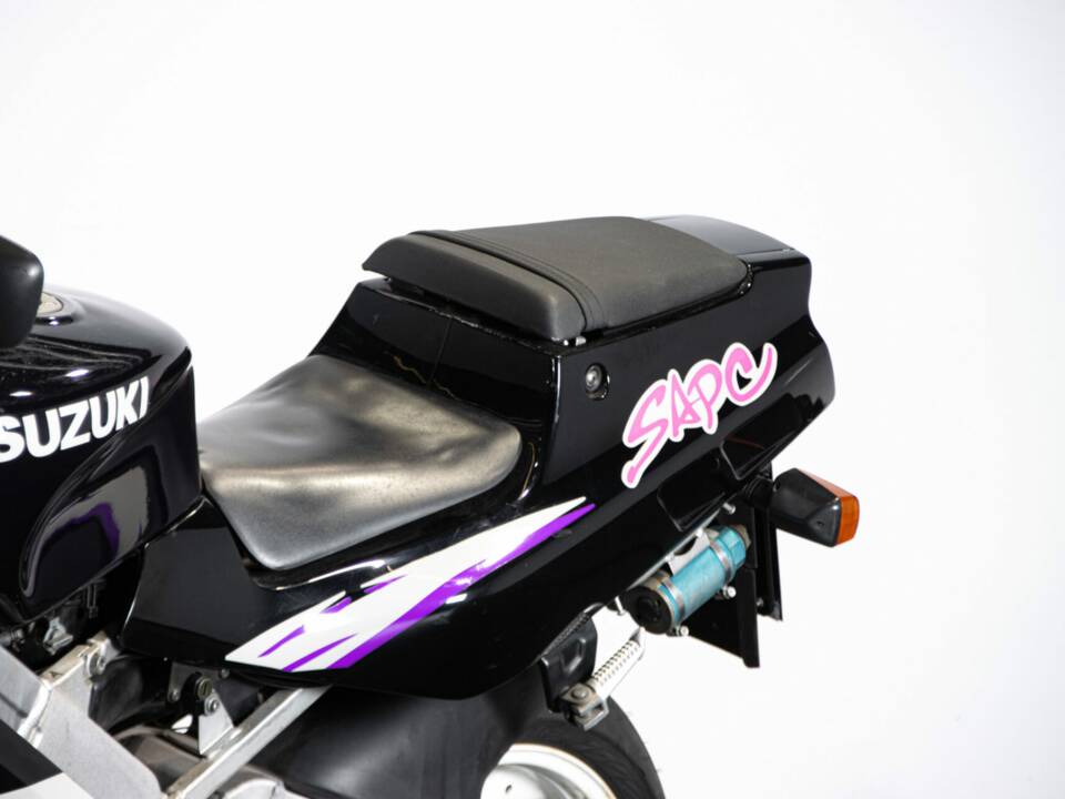 Afbeelding 34/45 van Suzuki RGV 250 Gamma (1992)