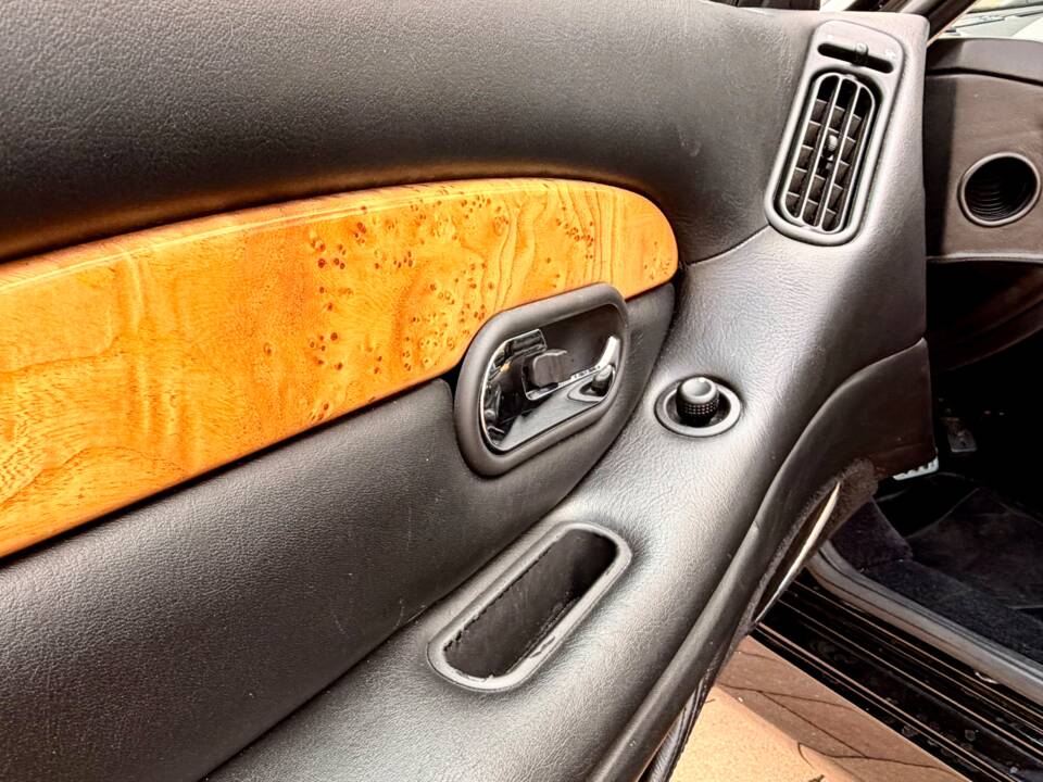 Bild 14/17 von Aston Martin DB 7 Vantage (2003)