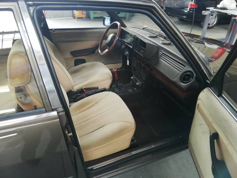 Bild 6/13 von Alfa Romeo Alfetta Quadrifoglio Oro (1982)