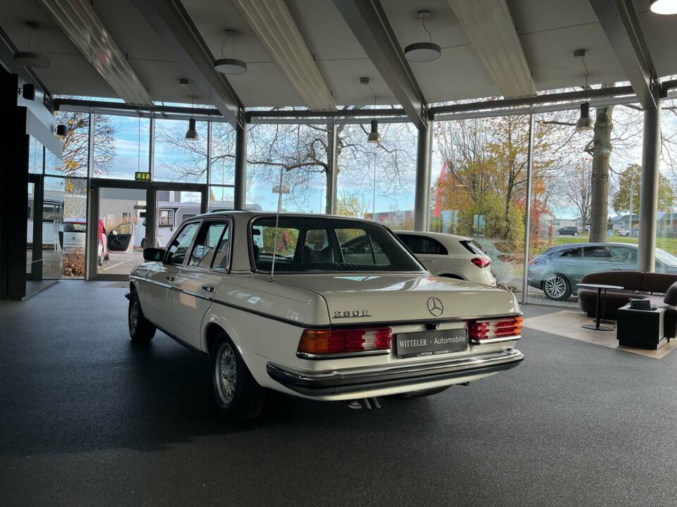 Image 11/22 of Mercedes-Benz 280 E (1977)