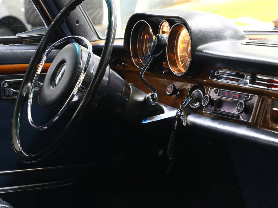 Imagen 33/38 de Mercedes-Benz 300 SEL 3.5 (1970)