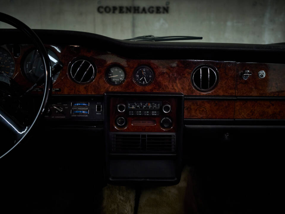 Image 55/99 of Rolls-Royce Corniche I (1979)