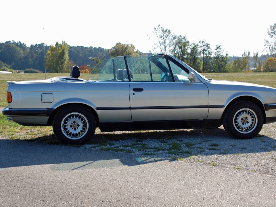 Afbeelding 2/25 van BMW 320i (1990)