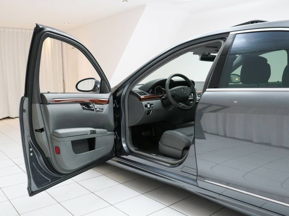 Bild 5/18 von Mercedes-Benz S 63 AMG (2007)
