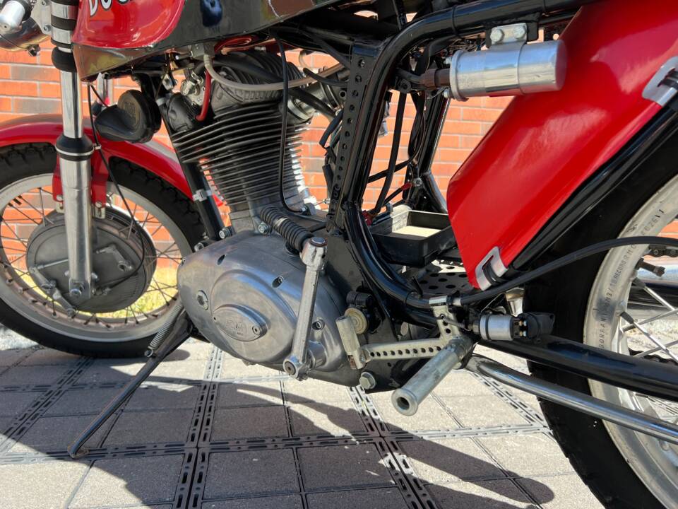 Bild 13/18 von Ducati DUMMY (1974)